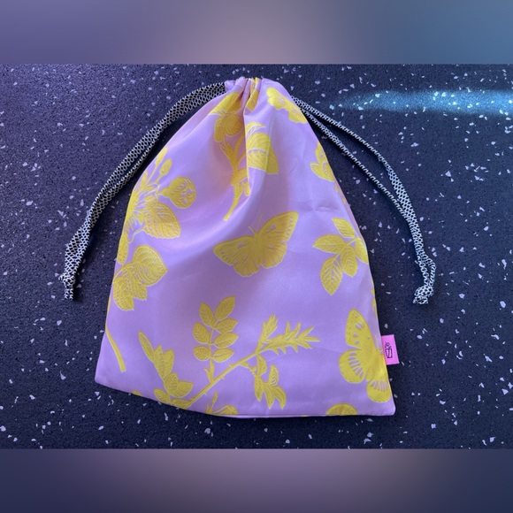 Cinchable Floral Butterfly Bag - Picture 3 of 9